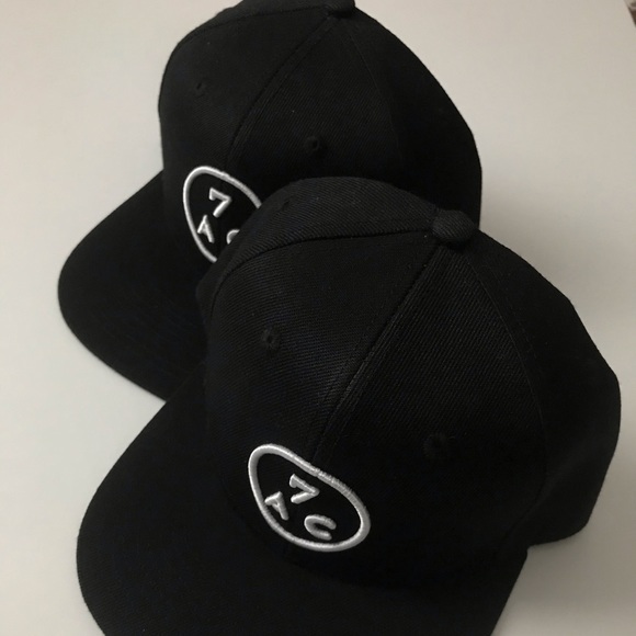 🔥 matching classic Black Logo SnapBack Hat caps couple - Picture 1 of 3